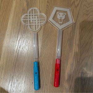 Light Up Huntrix & Saja Boys K Pop Demon Hunter Wands with Red and Blue Handles